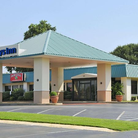 Days Inn By Wyndham Forrest City Exterior photo