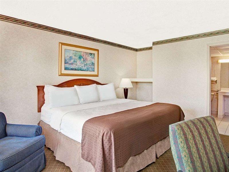 Days Inn By Wyndham Forrest City Exterior photo