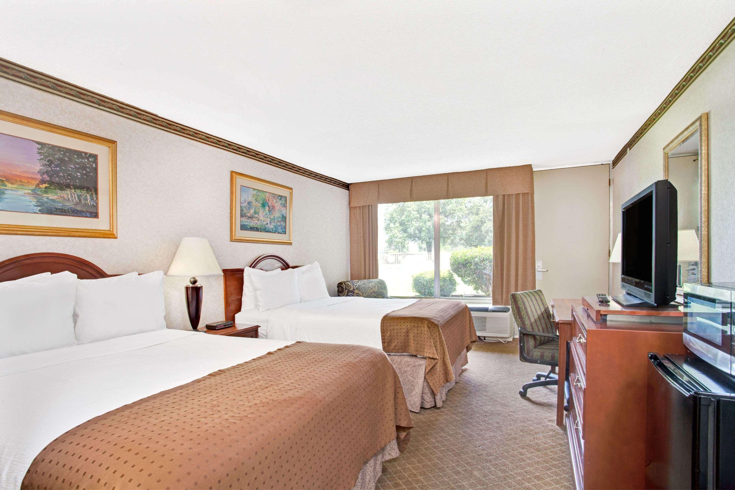 Days Inn By Wyndham Forrest City Exterior photo