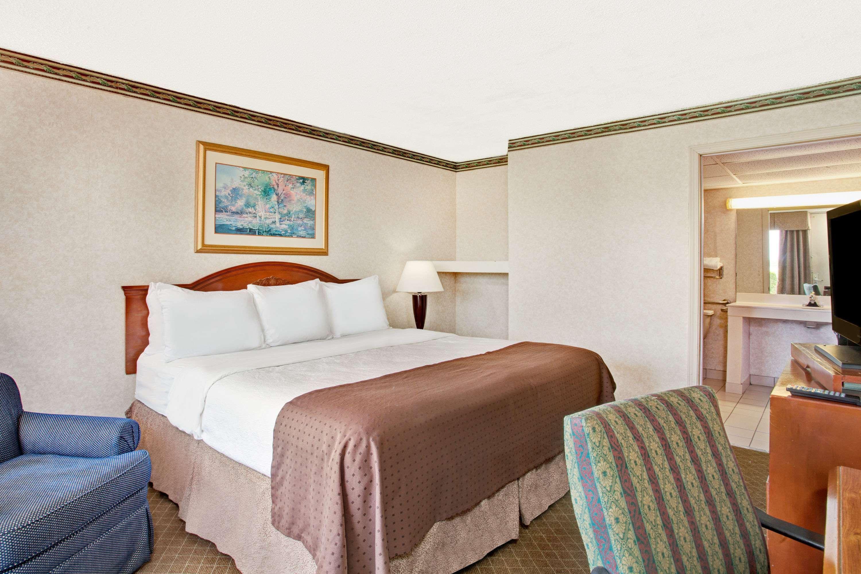 Days Inn By Wyndham Forrest City Exterior photo