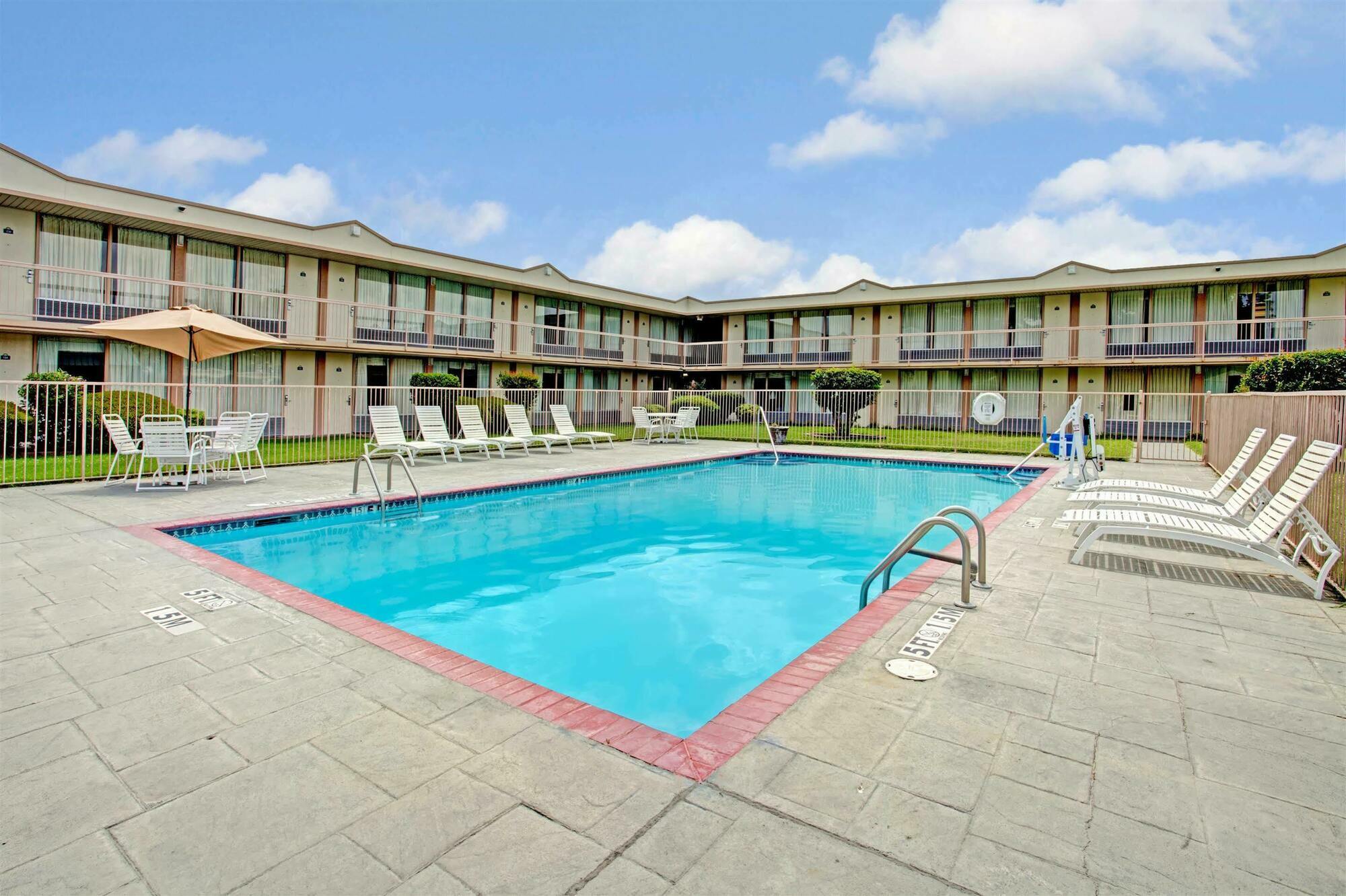 Days Inn By Wyndham Forrest City Exterior photo