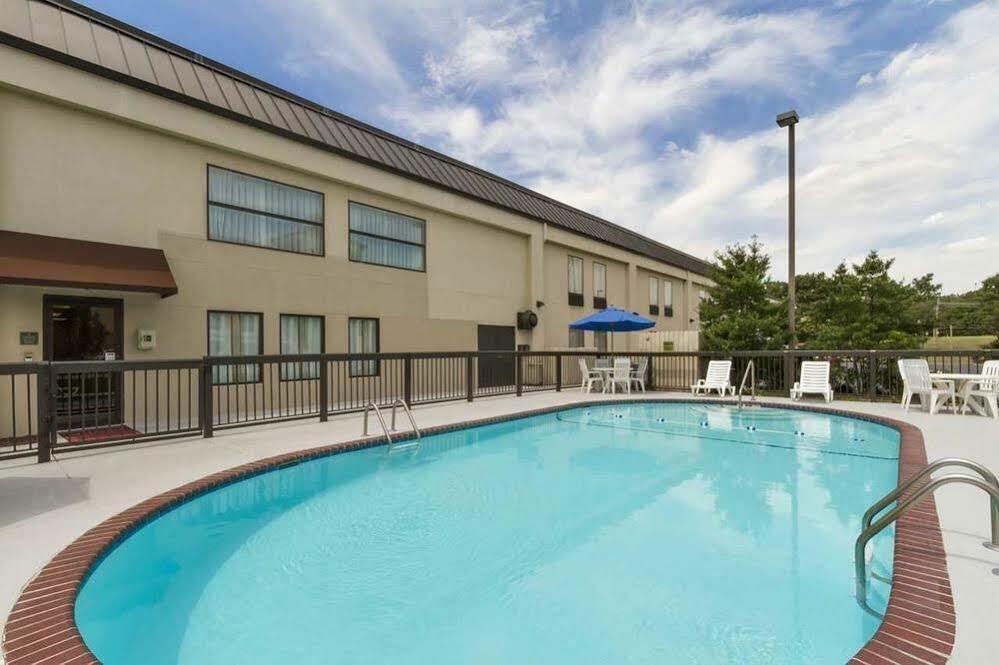 Days Inn By Wyndham Forrest City Exterior photo